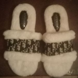 Aofengda fashion fur sandals